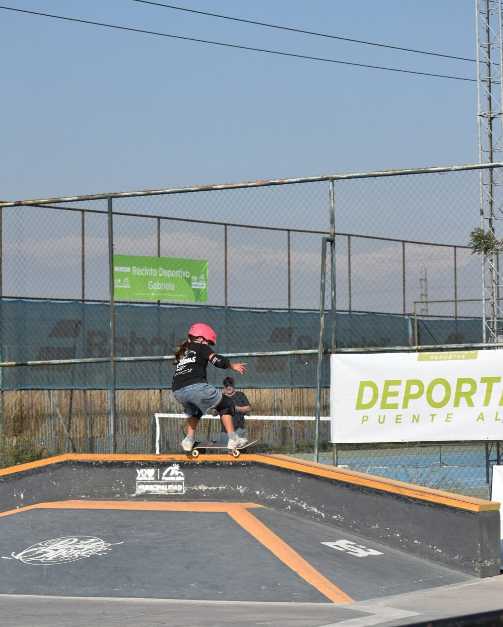 Instagram post from puenteskate. This post is in position 0.